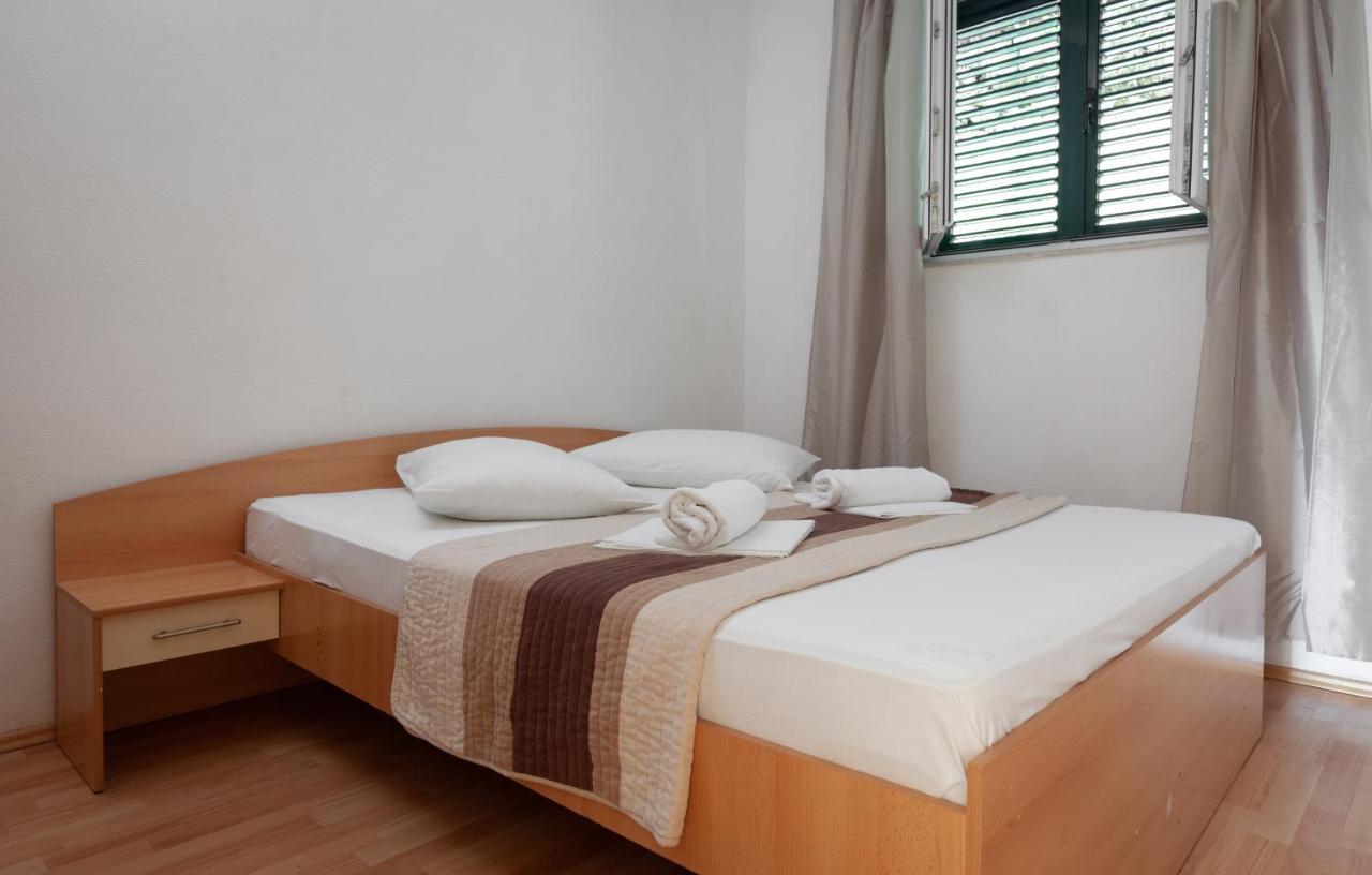 Apartments By The Sea Igrane, Makarska - 310 Kültér fotó
