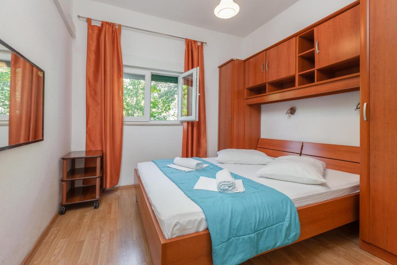 Apartments By The Sea Igrane, Makarska - 310 Kültér fotó