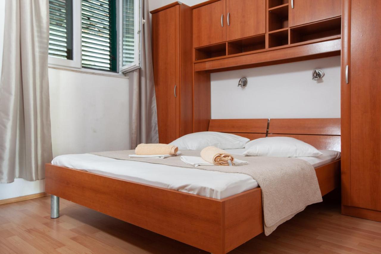Apartments By The Sea Igrane, Makarska - 310 Kültér fotó