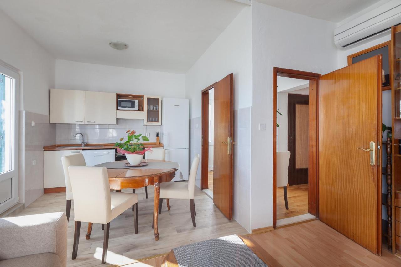 Apartments By The Sea Igrane, Makarska - 310 Kültér fotó