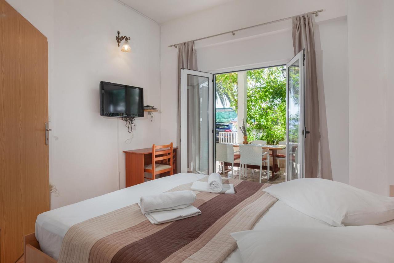 Apartments By The Sea Igrane, Makarska - 310 Kültér fotó