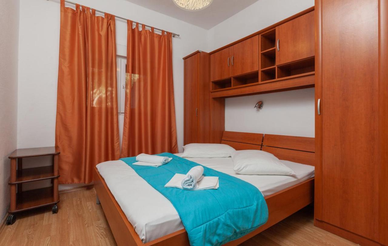 Apartments By The Sea Igrane, Makarska - 310 Kültér fotó